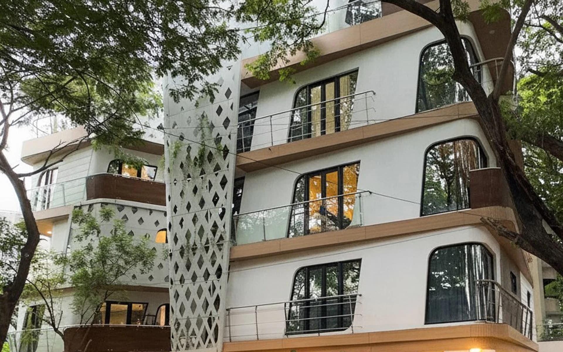 Urban residence with green facade in Chennai